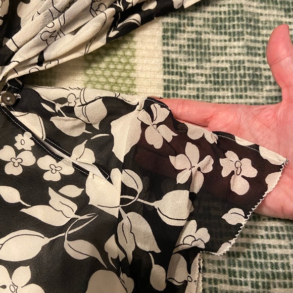 Floral Banana Republic Blouse - Picture 6 of 9